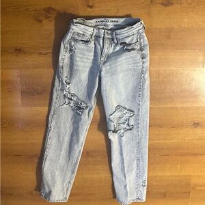 American Eagle Outfitters Women's Light Wash Distressed Boyfriend Jeans